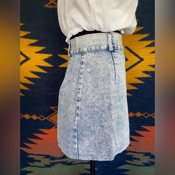 VTG 80’s Acid Washed Denim Button up High Waisted Mini Skirt! USA. Size 7! - Picture 3 of 15